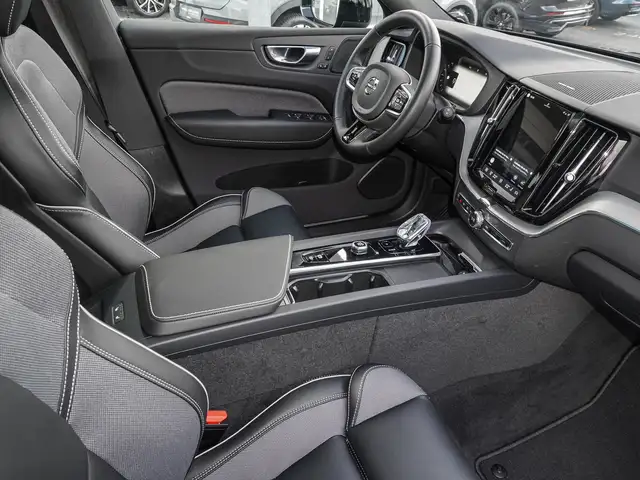 Volvo XC60 view 7