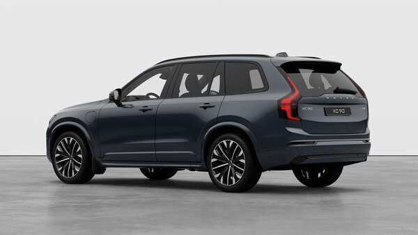2026 Volvo XC90 T8 AWD Plus Dark Theme 7-Seater alt 2