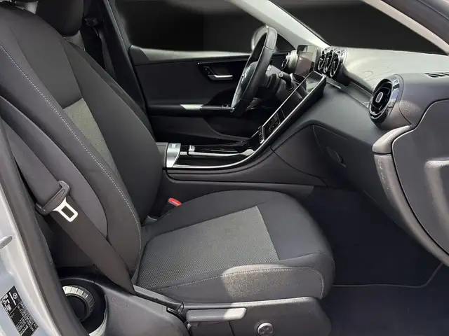 Mercedes-Benz C-Class view 13