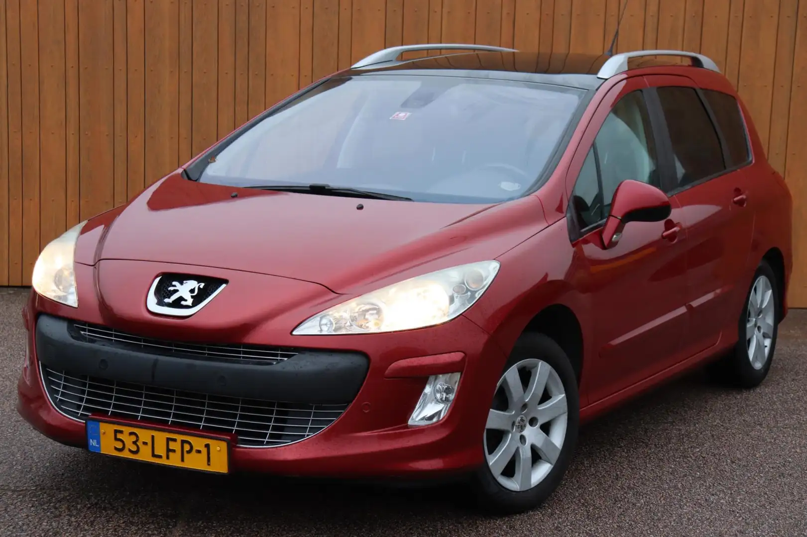 Peugeot 308 SW 1.6 VTi X-Line panoramadak org. NL-auto trekhaa Rood - 1