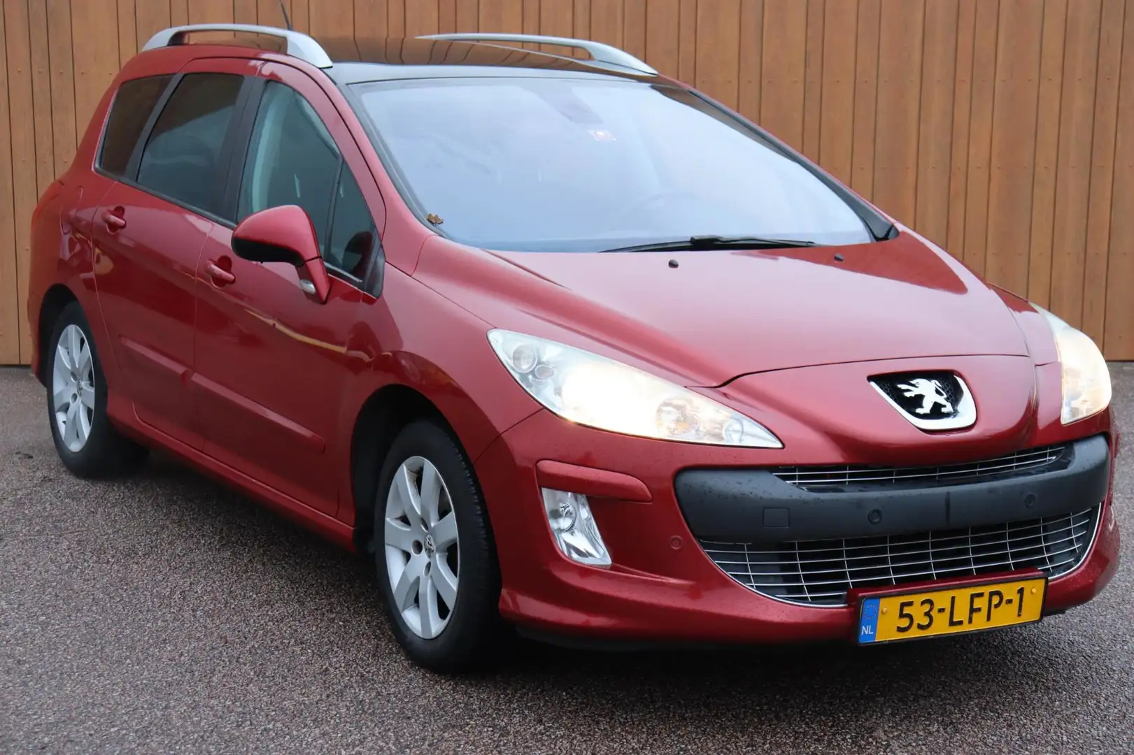 Peugeot 308 SW 1.6 VTi X-Line panoramadak org. NL-auto trekhaa Rood - 2