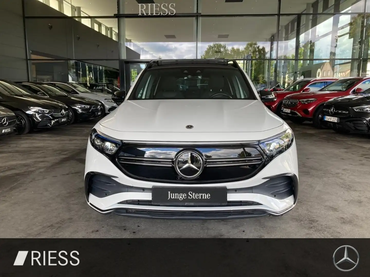 Mercedes-Benz EQB 300 4M AMG 360 PANO HUD KEYL DC-LADER NIGHT Blanc - 2