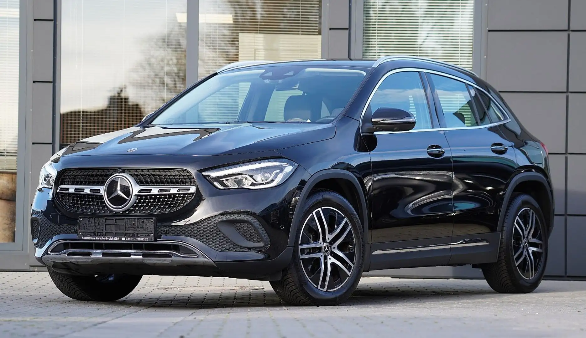 Mercedes-Benz GLA 250 4Matic MIT 2 JAHREN GARANTIE !!! Schwarz - 1