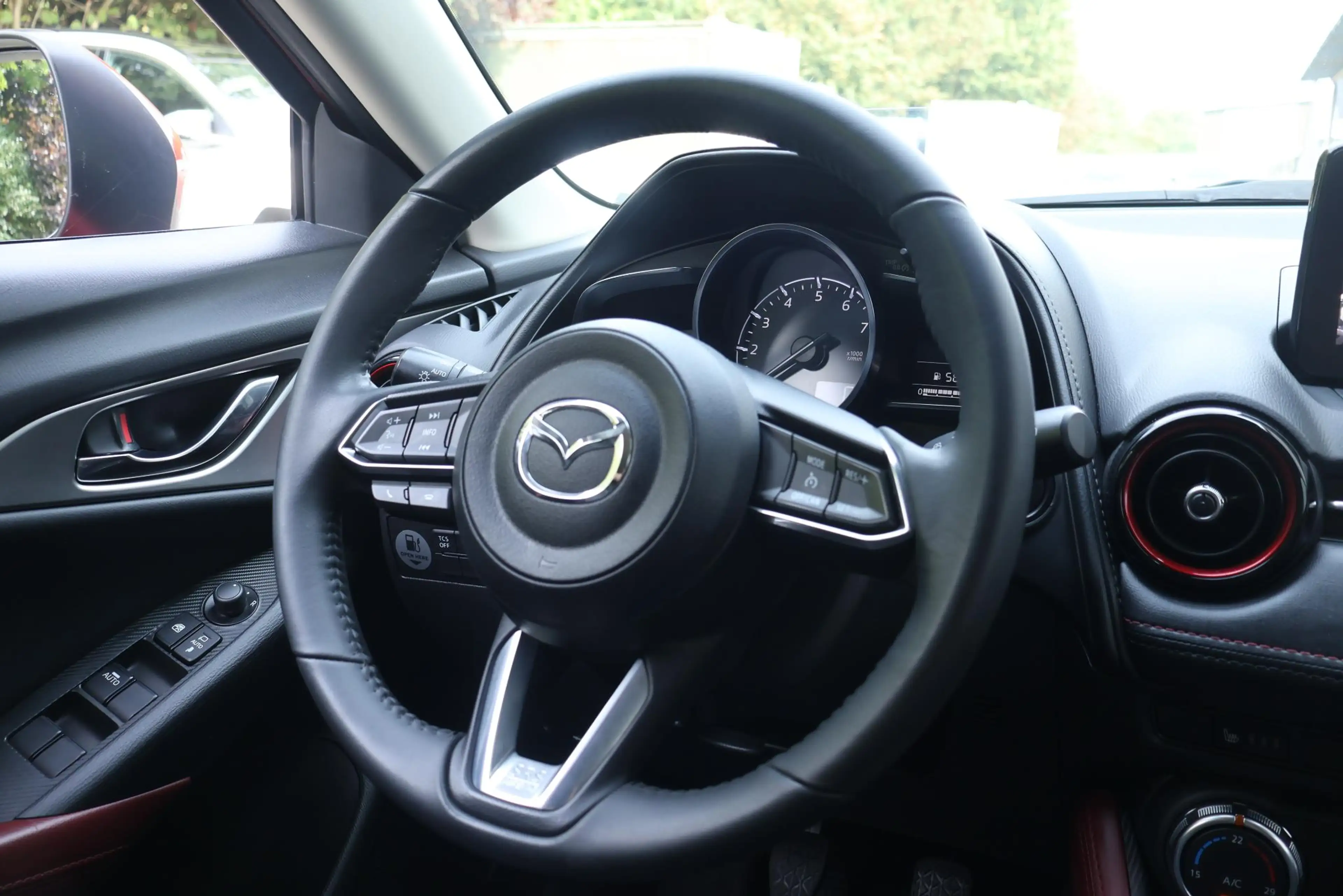 Mazda CX-3 2.0 SkyActiv-G 120 GT-M — photo 11