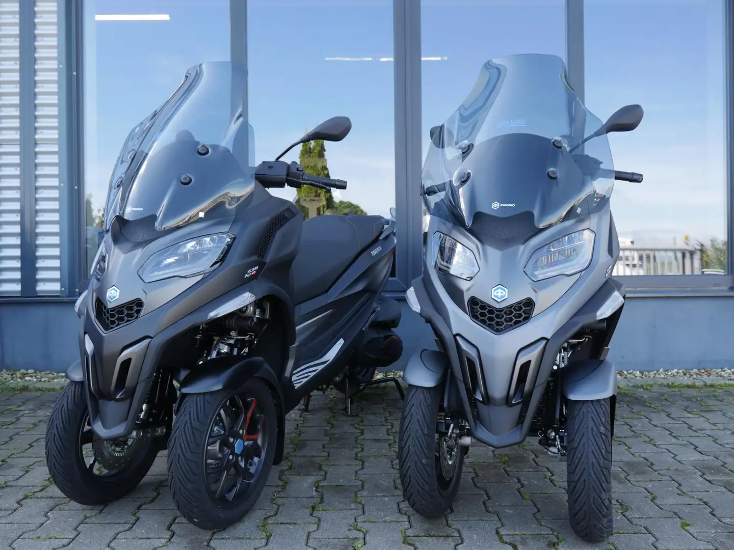 Piaggio MP3 530 Exclusive - Schwarz / Grau - 1