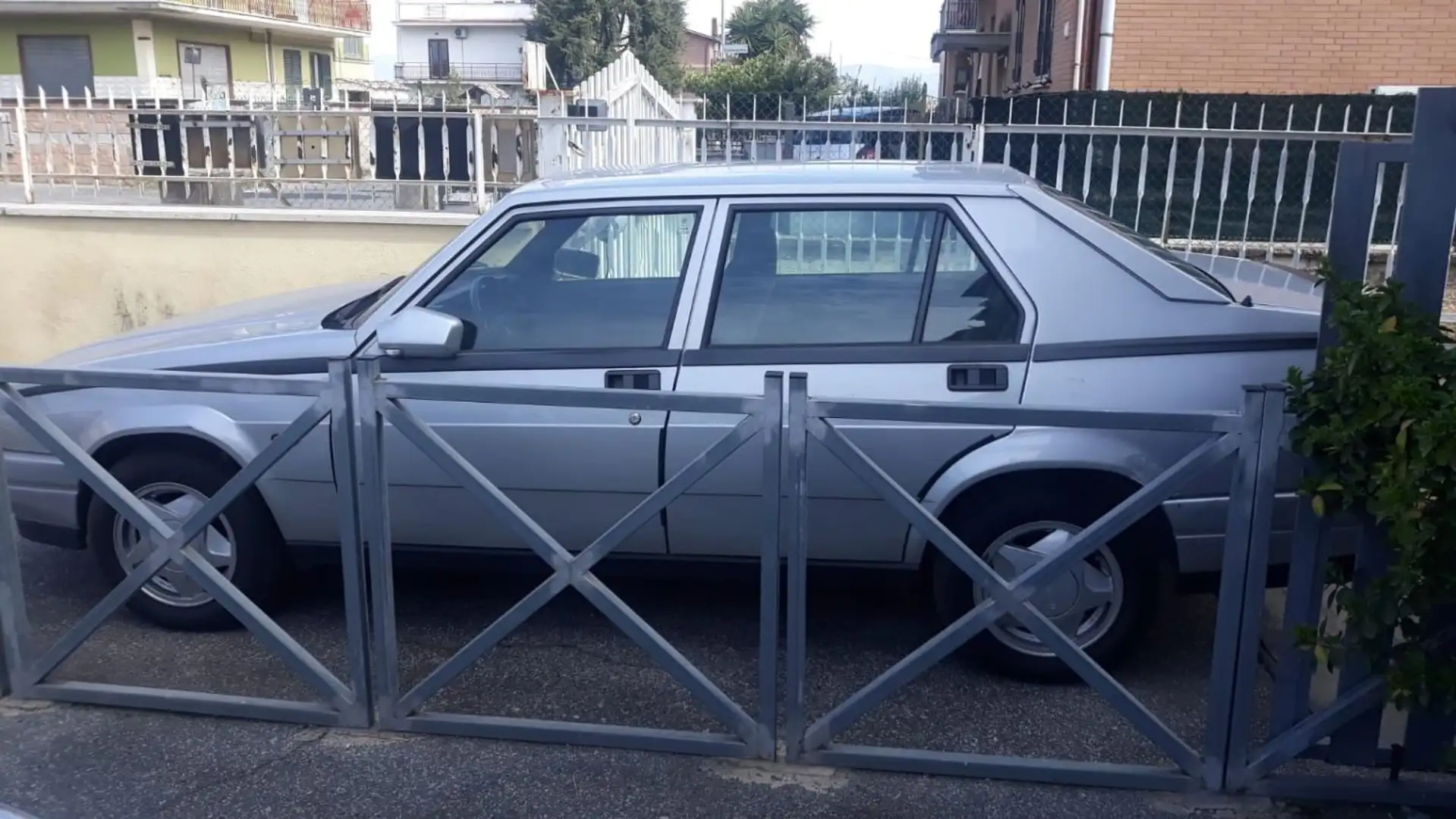 Alfa Romeo 75 75 1.6 ie Серебристый - 2