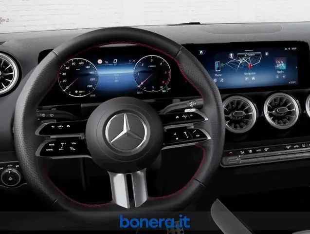 Mercedes-Benz GLA view 5