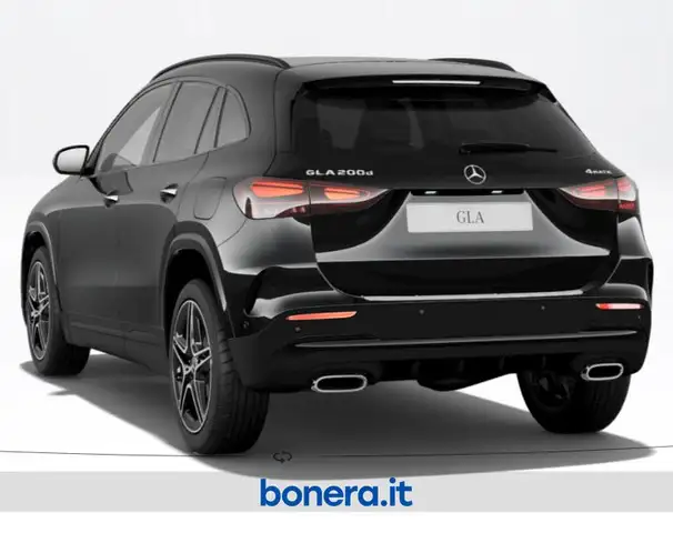 Mercedes-Benz GLA view 4
