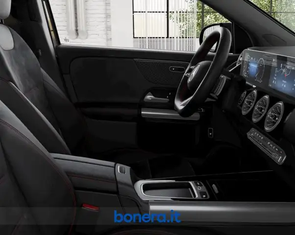 Mercedes-Benz GLA view 7