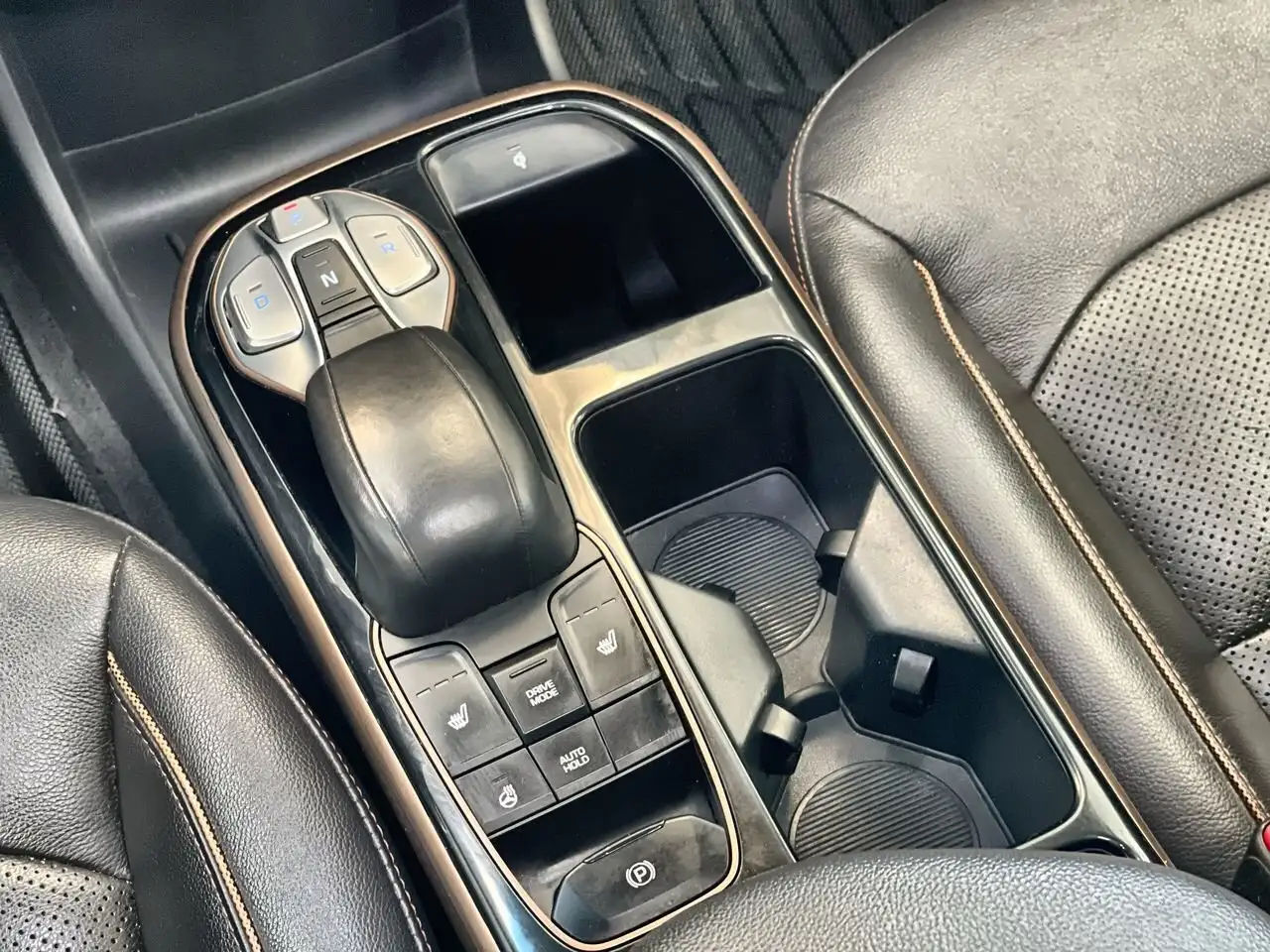 Hyundai IONIQ снимка Hyundai IONIQ