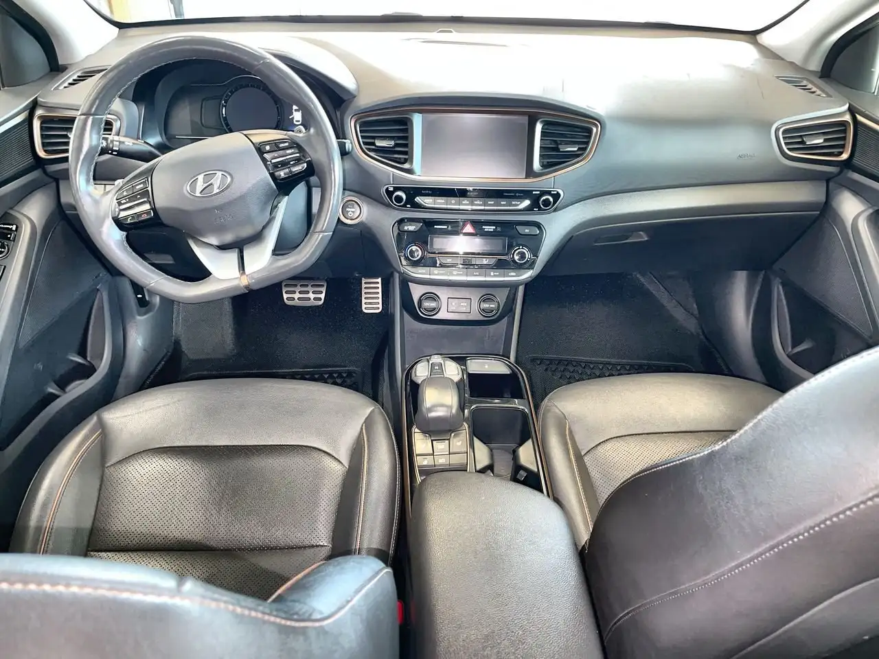 Hyundai IONIQ снимка Hyundai IONIQ