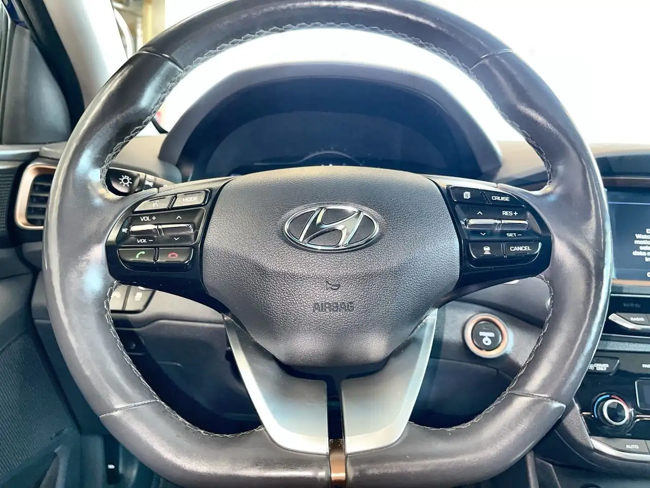 Hyundai IONIQ снимка Hyundai IONIQ