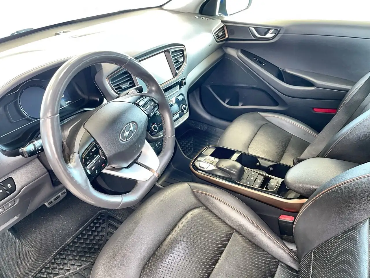 Hyundai IONIQ снимка Hyundai IONIQ