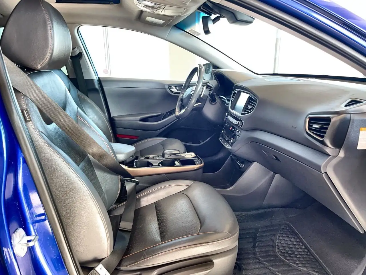 Hyundai IONIQ снимка Hyundai IONIQ