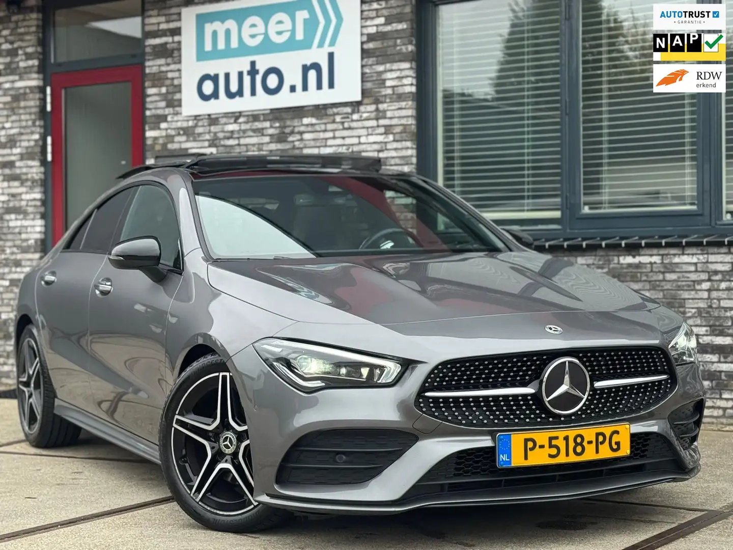 Mercedes-Benz CLA 180 AMG PANO l SFEER l MATRIX l KEYLESS l CAMERA l CAR Grijs - 1