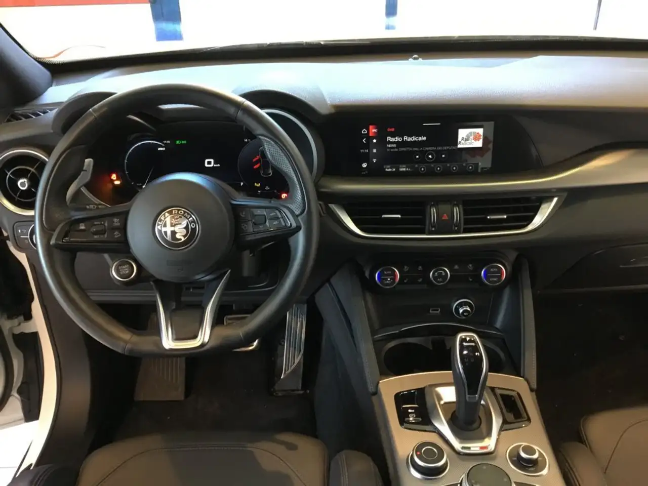 Alfa Romeo Stelvio 2025 — фото 10