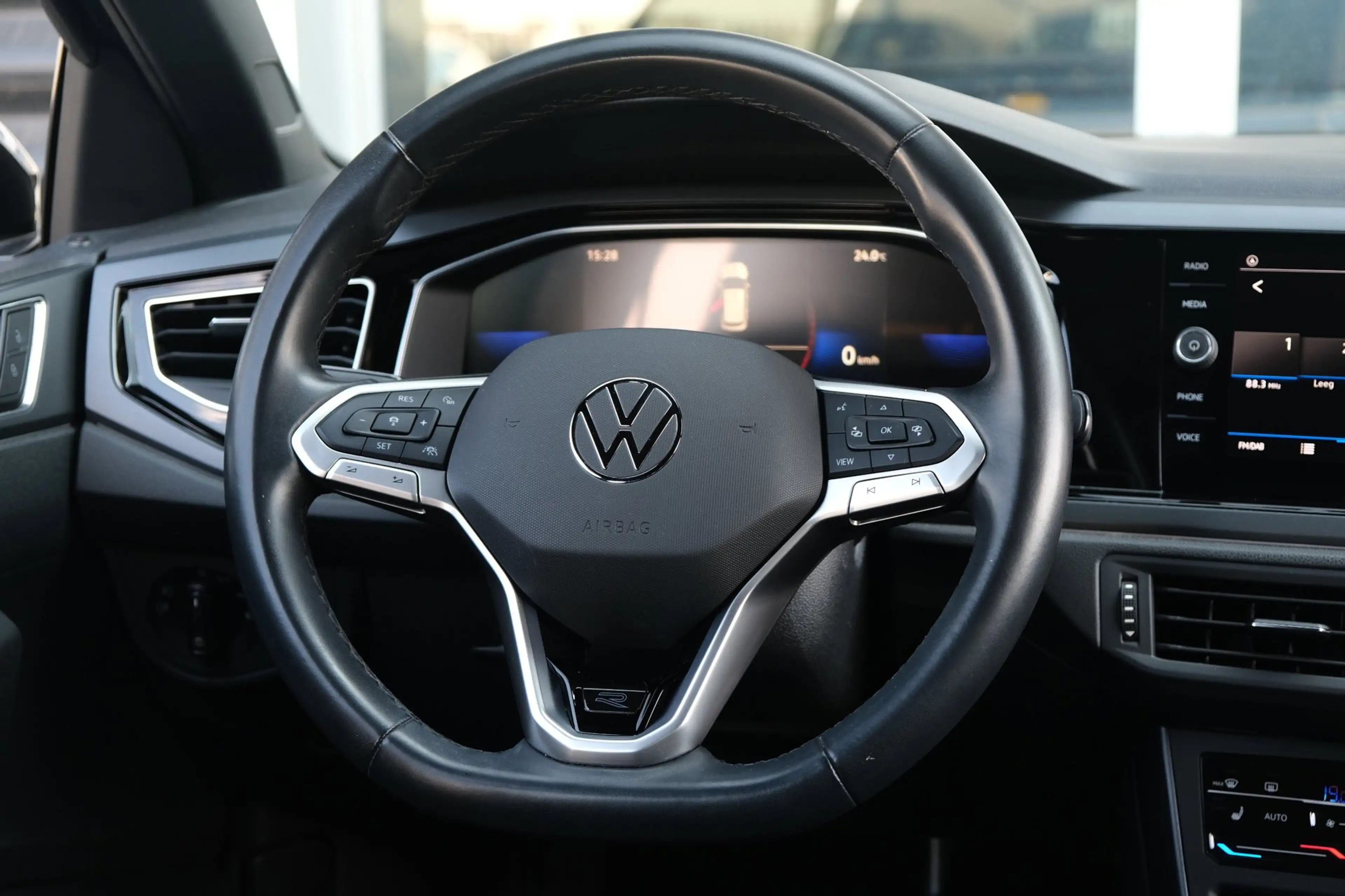 Volkswagen Taigo 1.0 TSI 2x R-Line 110PK DSG Black Style IQ Matrix — photo 12