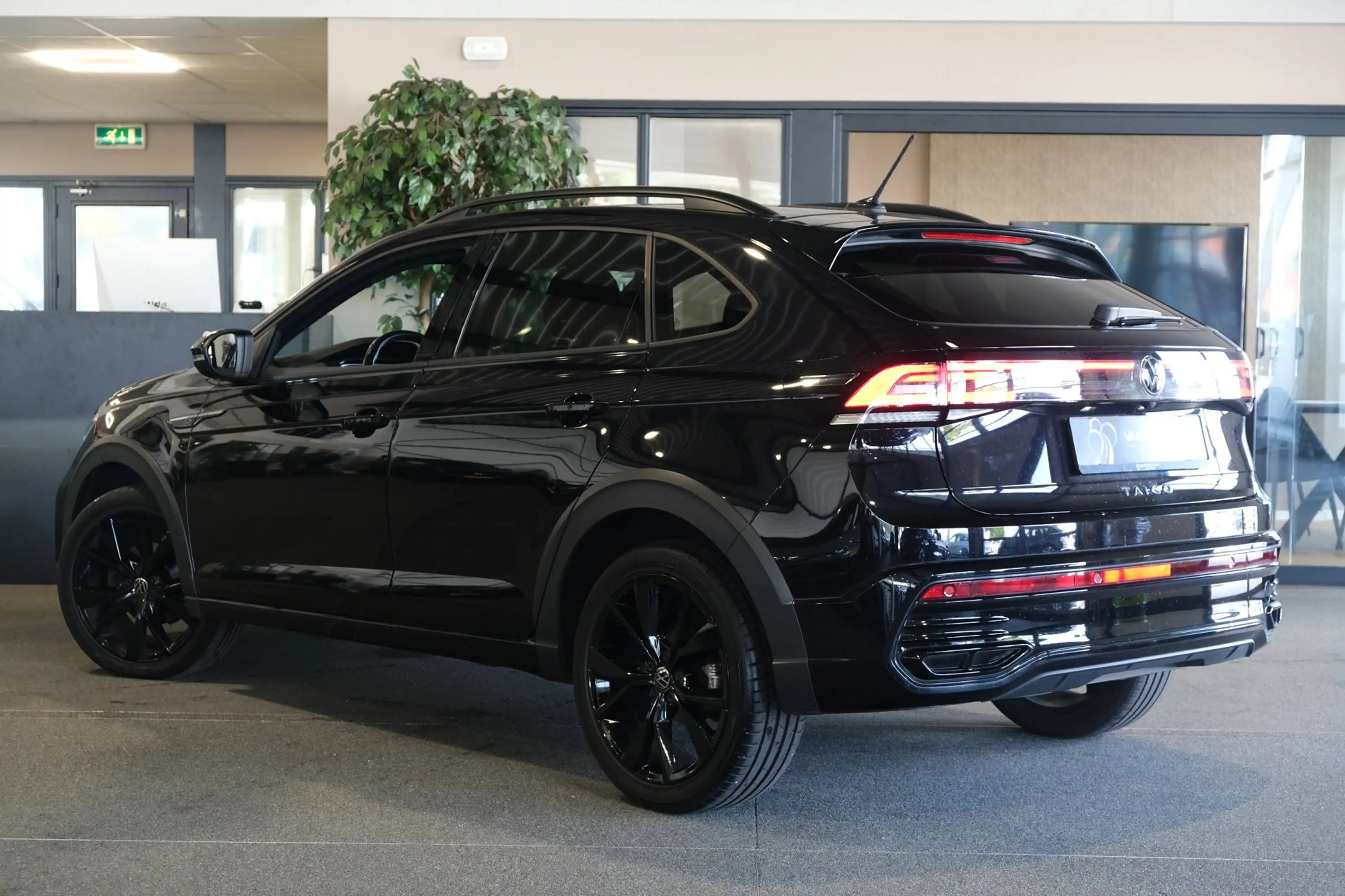 Volkswagen Taigo 1.0 TSI 2x R-Line 110PK DSG Black Style IQ Matrix — photo 8
