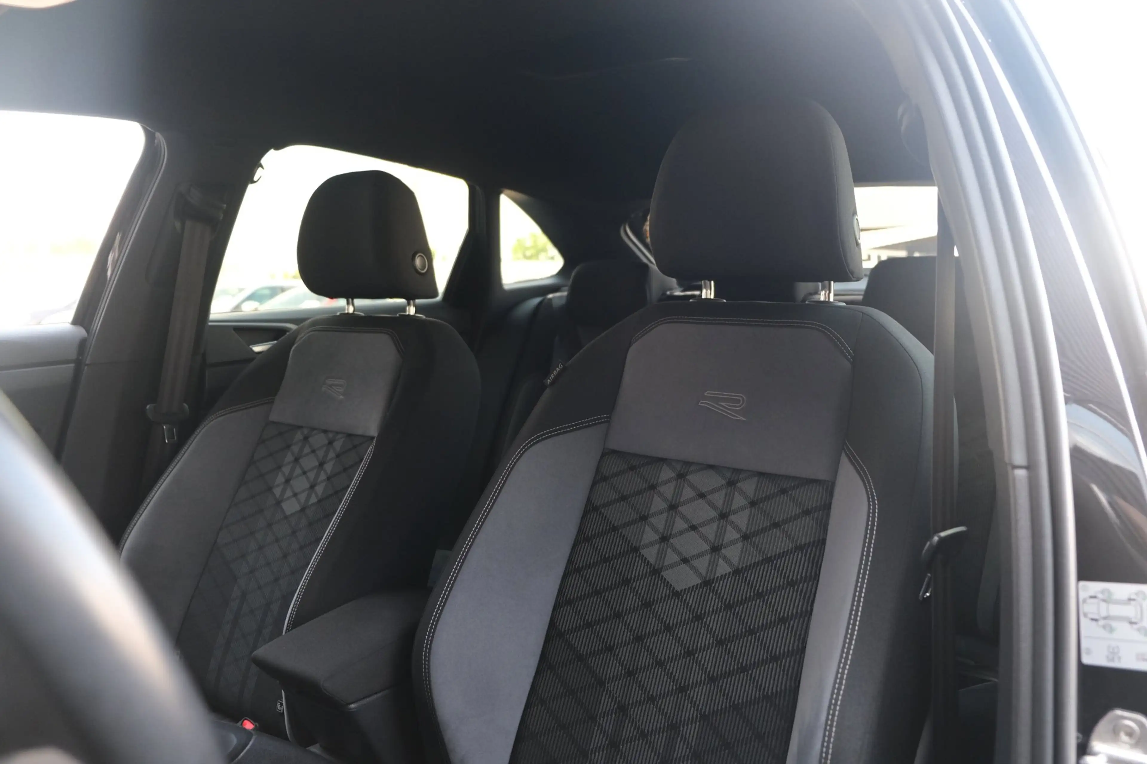 Volkswagen Taigo 1.0 TSI 2x R-Line 110PK DSG Black Style IQ Matrix — photo 4