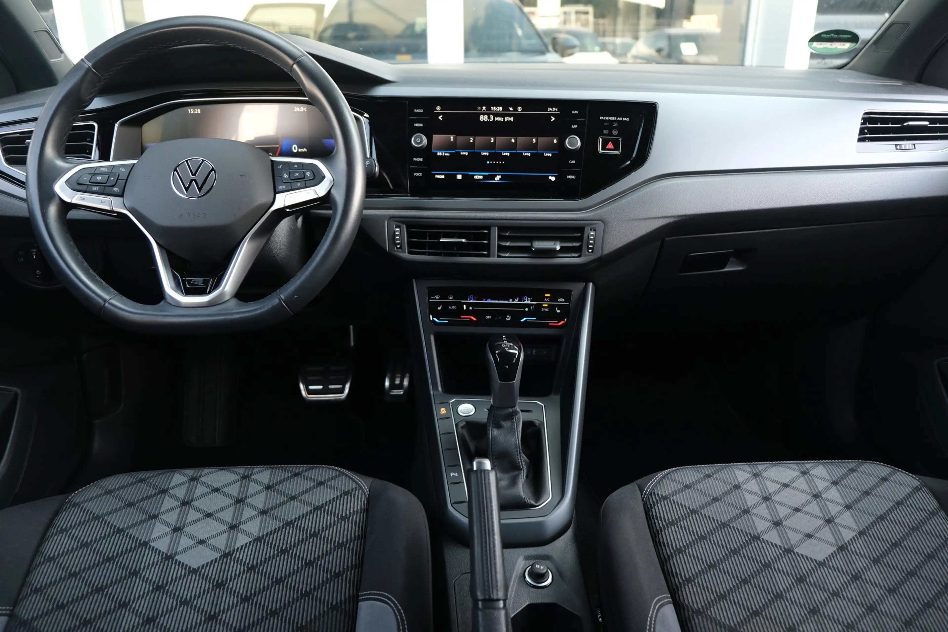 Volkswagen Taigo 1.0 TSI 2x R-Line 110PK DSG Black Style IQ Matrix — photo 11