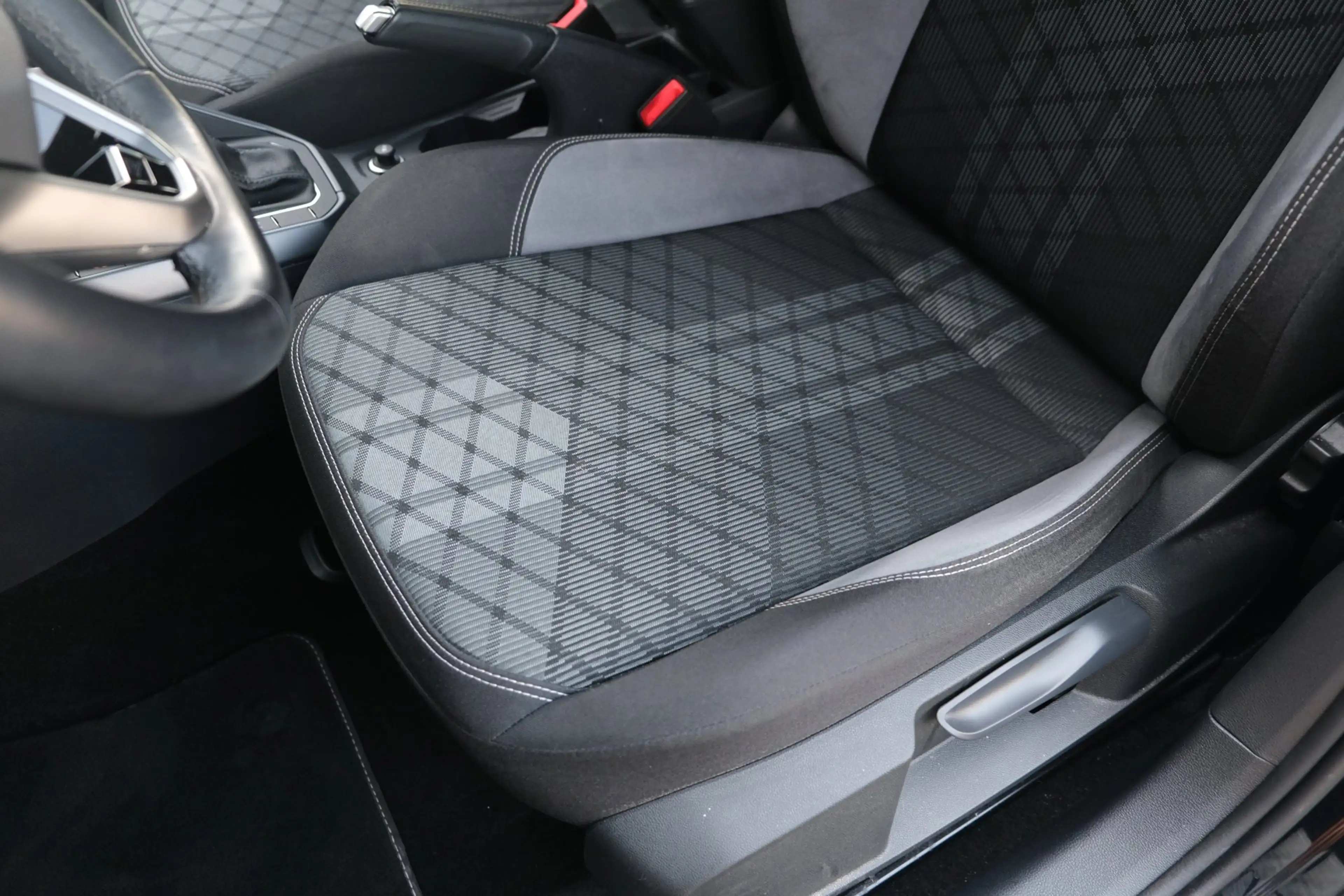 Volkswagen Taigo 1.0 TSI 2x R-Line 110PK DSG Black Style IQ Matrix — photo 5