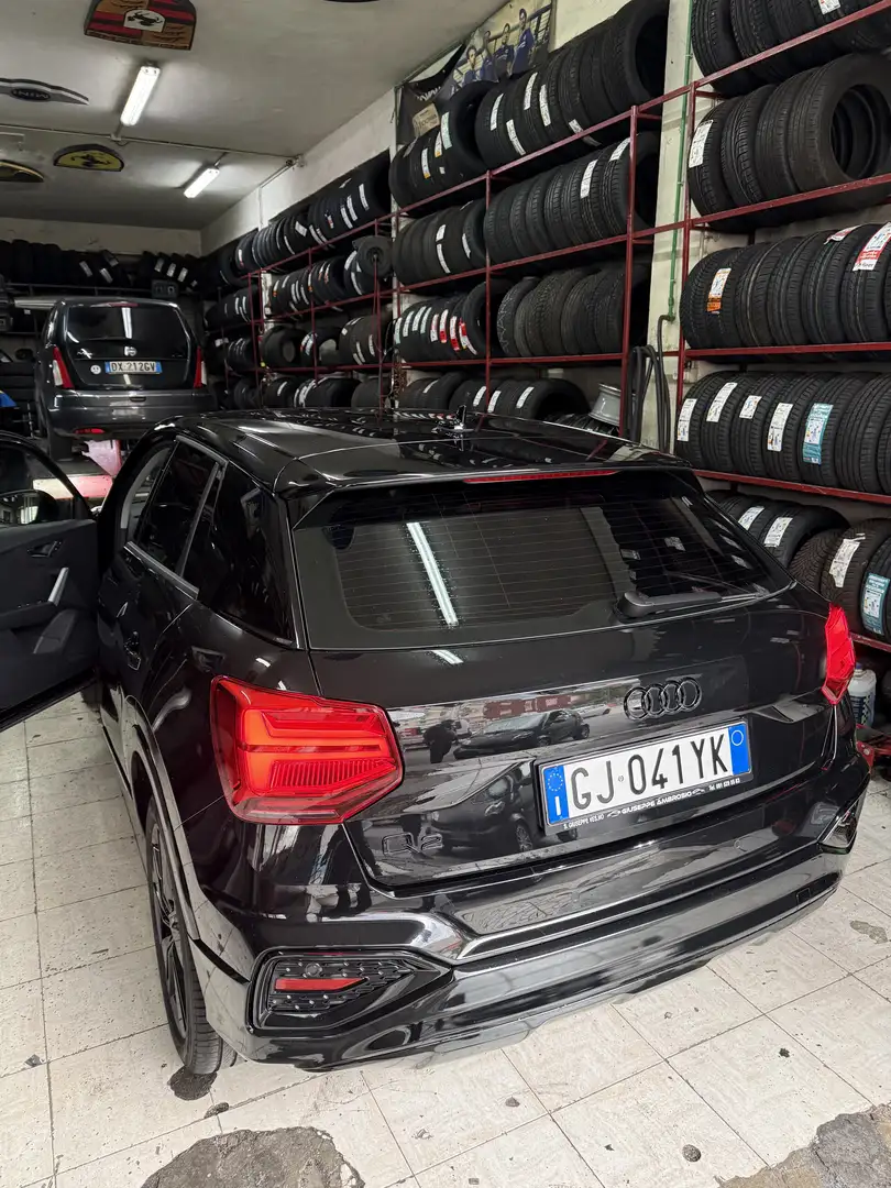 Audi Q2 30 2.0 tdi Identity Black s-tronic Schwarz - 2