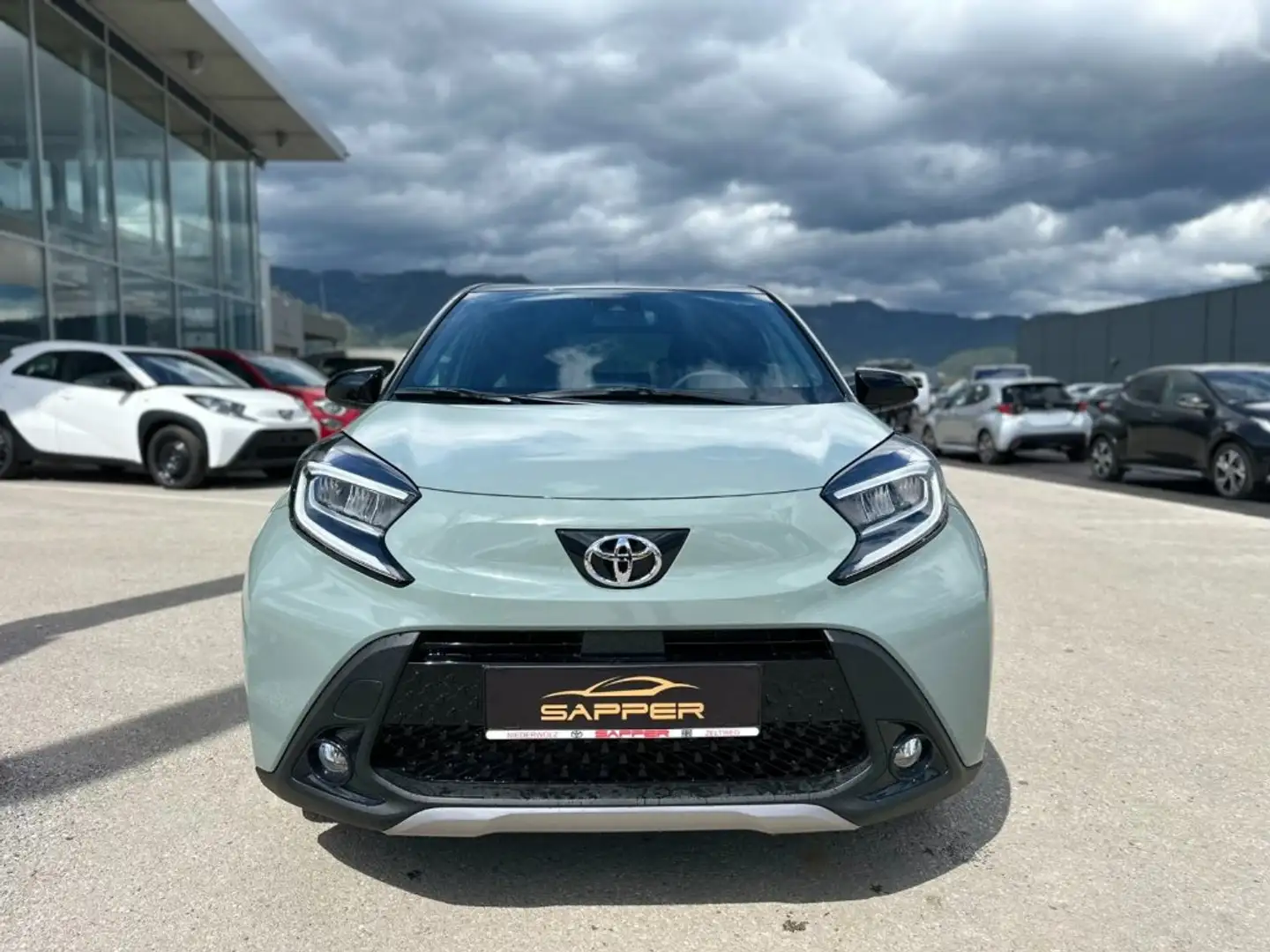 Toyota Aygo X 1,0 VVT-i Explore CVT Groen - 2