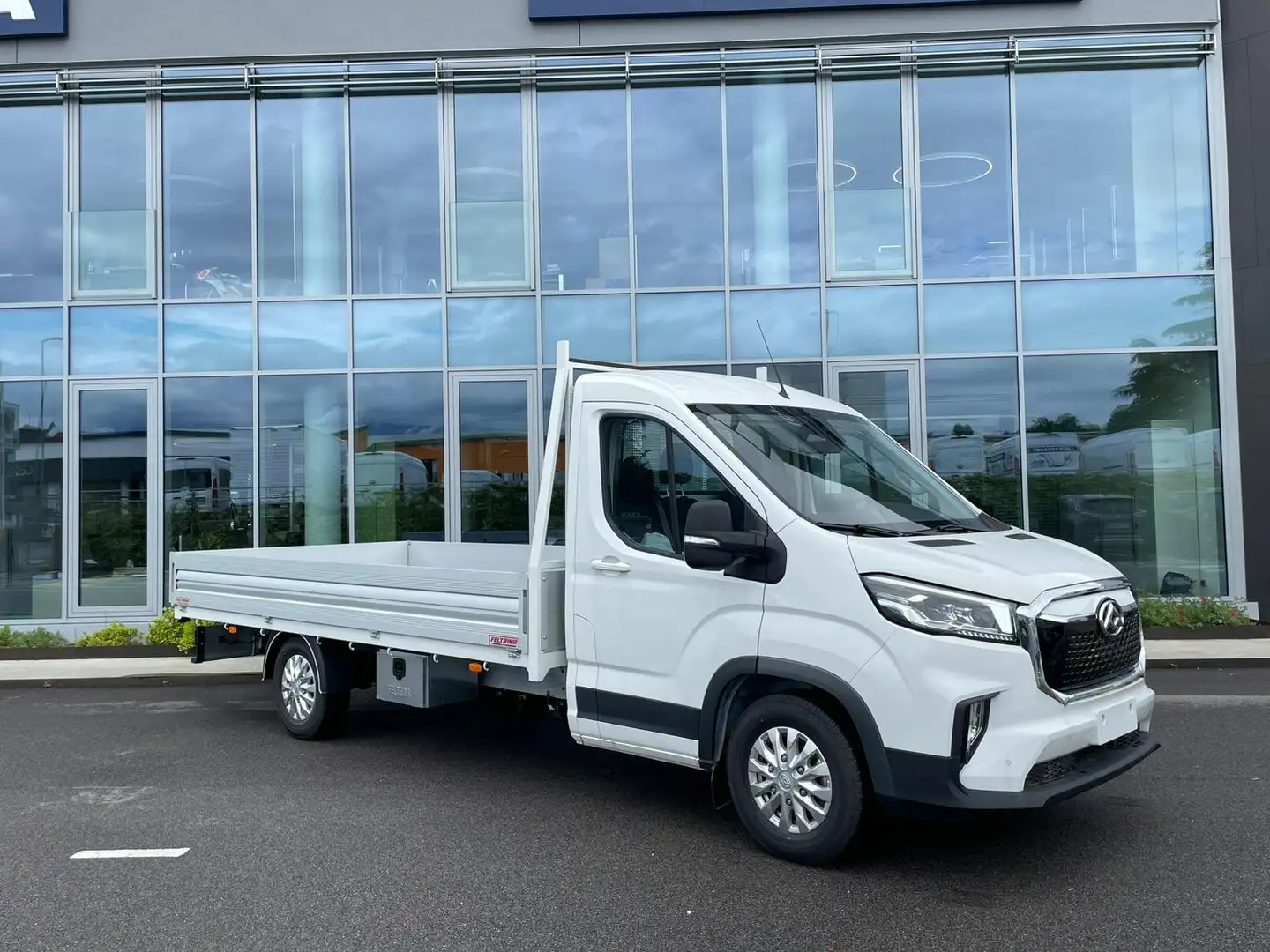 Maxus eDeliver 9 Chassis Cab L4 65KWh Pronta Consegna Blanco - 1