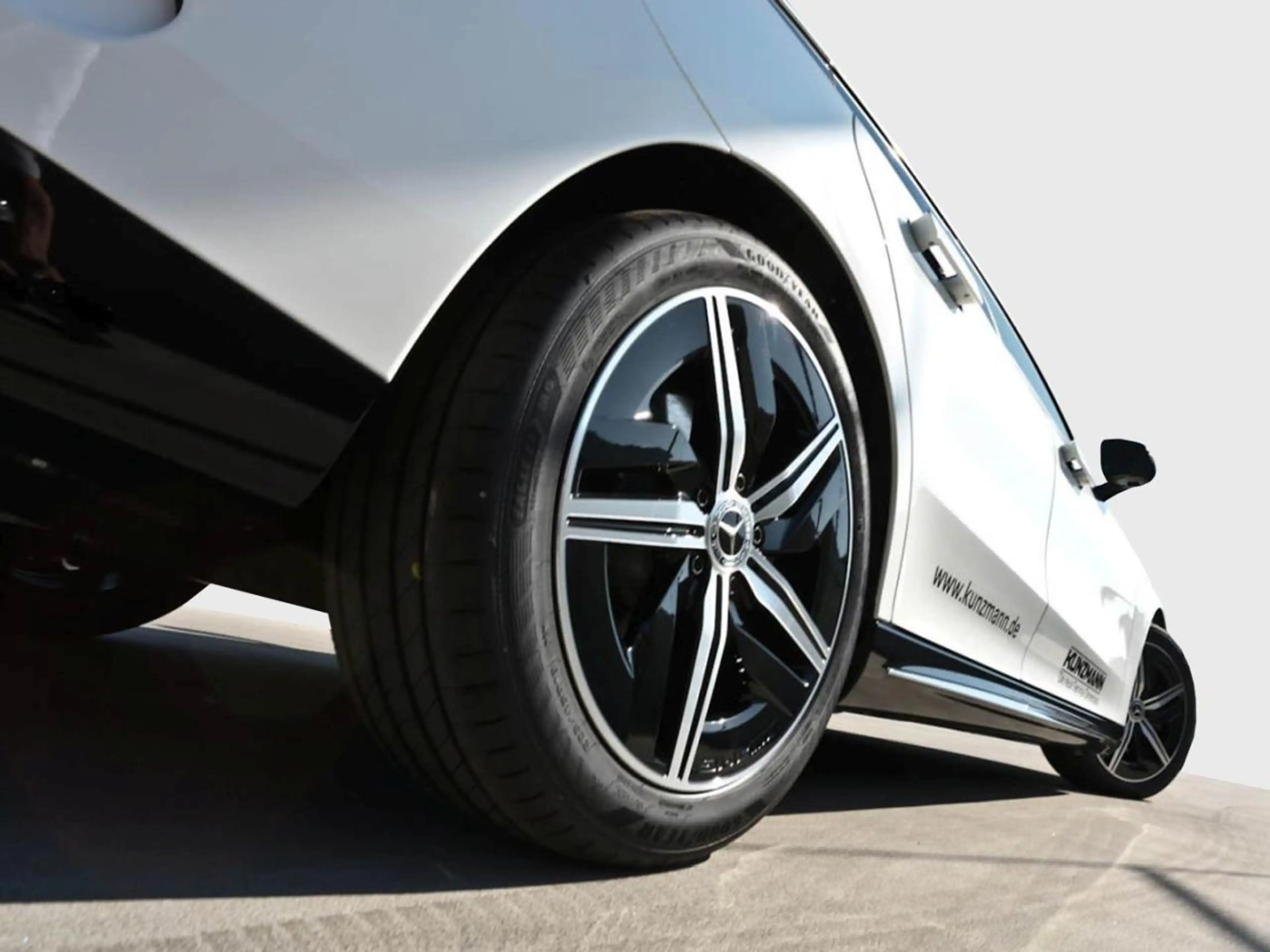 Mercedes-Benz CLA 200 Shooting Brake AMG Panorama Easy-P AHK — photo 5