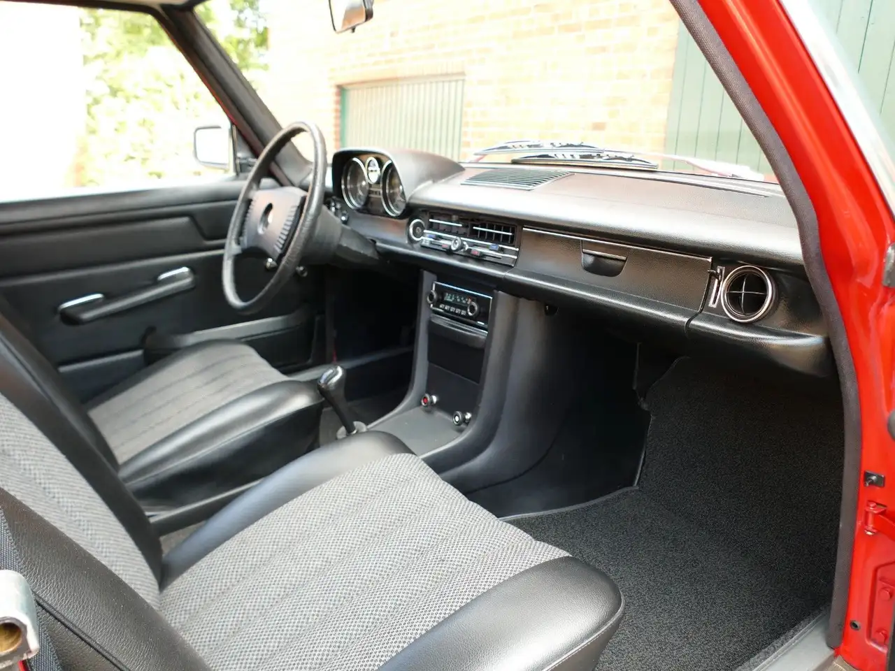 Mercedes-Benz 200 /8 W115 109.835 Km original, foto 11