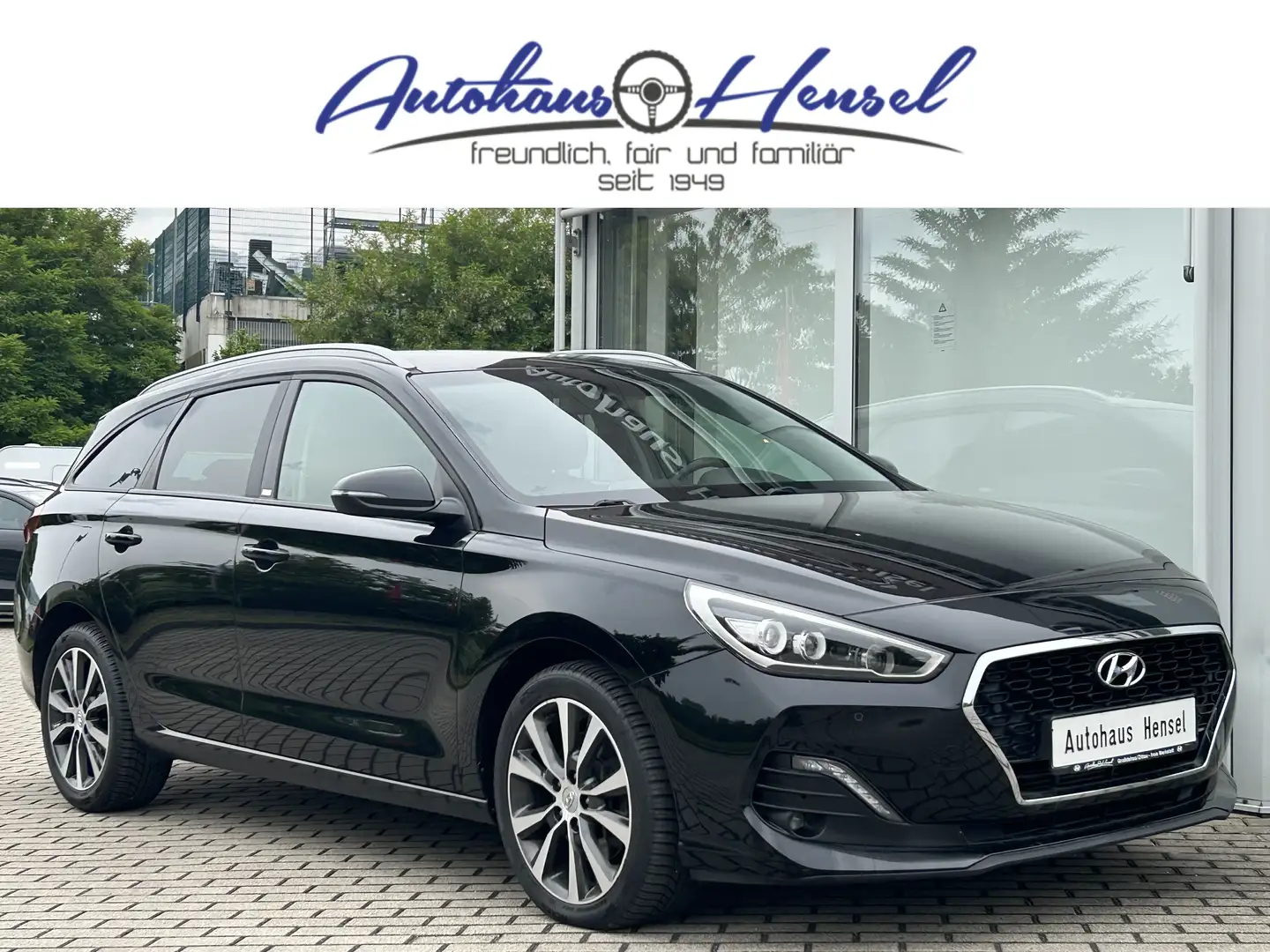 Hyundai i30 Kombi 1.6 CRDi YES!+ LED Klimaauto Navi Smart Key Schwarz - 1