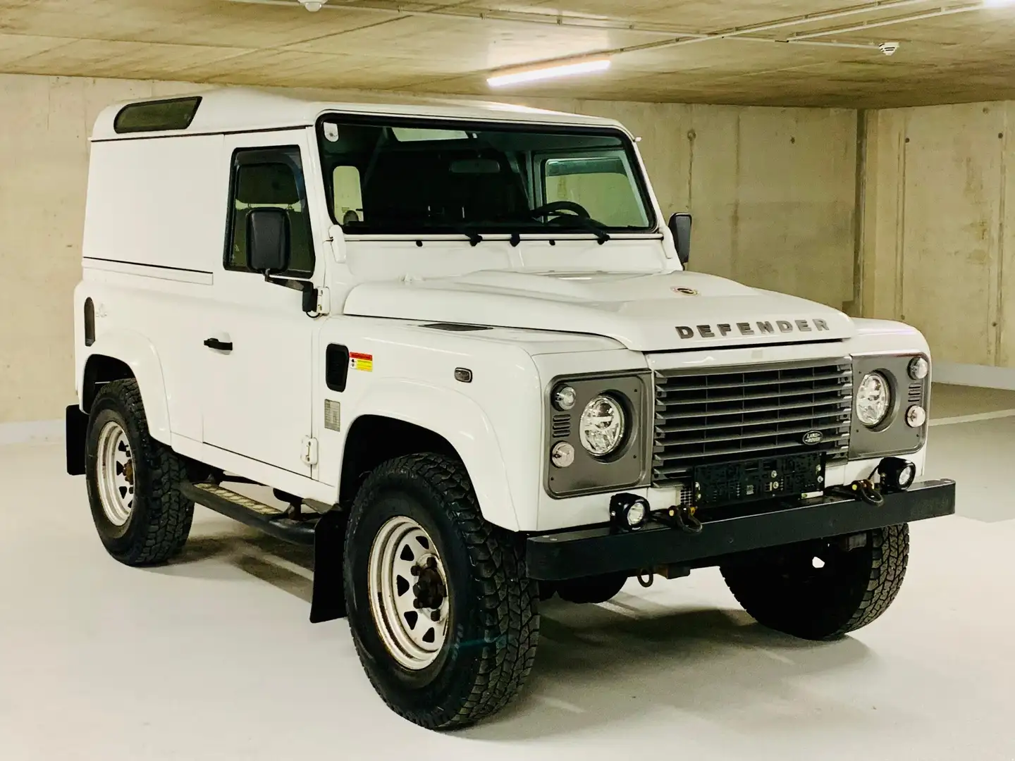 Land Rover Defender 90" Station Wagon SE 2,2 Weiß - 1