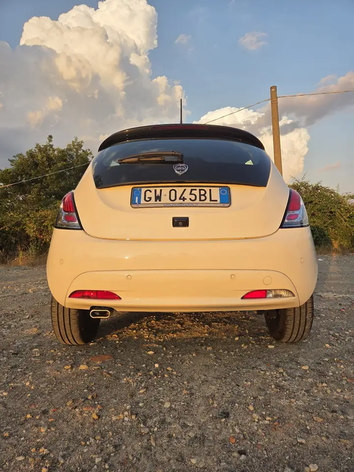 Lancia Ypsilon 2024