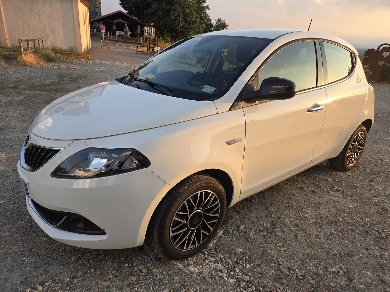 Lancia Ypsilon 2024