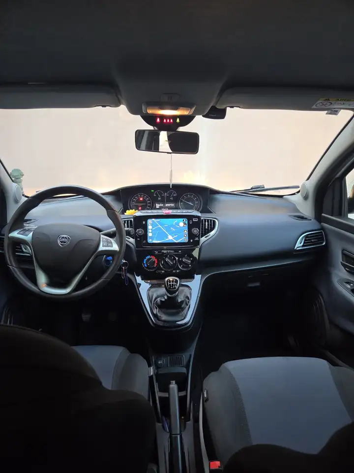 Lancia Ypsilon 2024 — фото 13