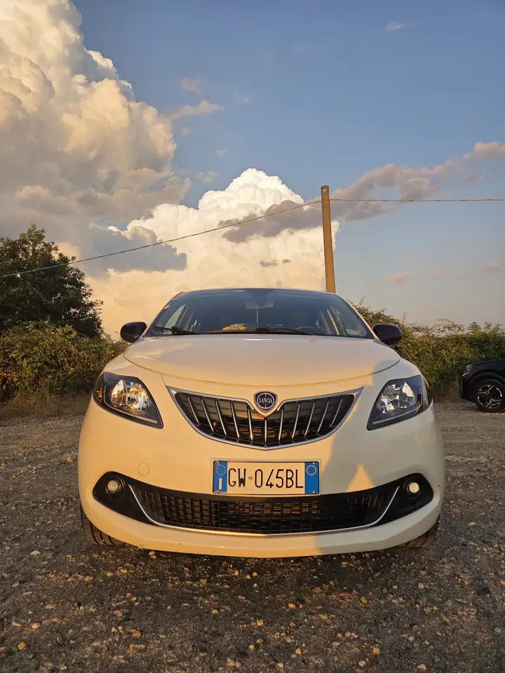Lancia Ypsilon 2024 — фото 8