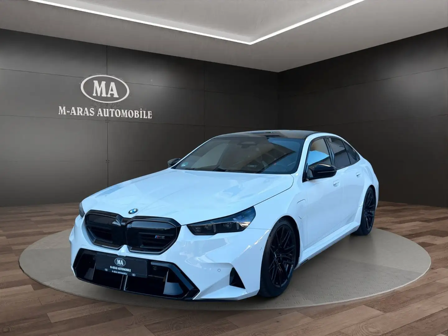 BMW M5 Baureihe M5 Lim. Bowers & Wilkins Pano Weiß - 1