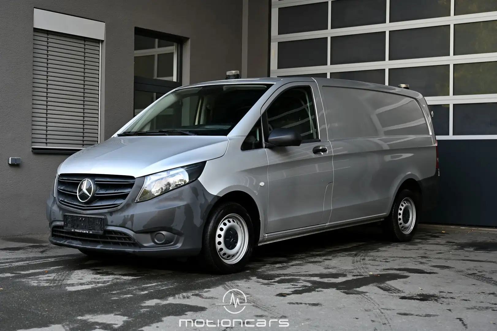 Mercedes-Benz Vito Kasten 114 CDI Base RWD lang Silber - 1