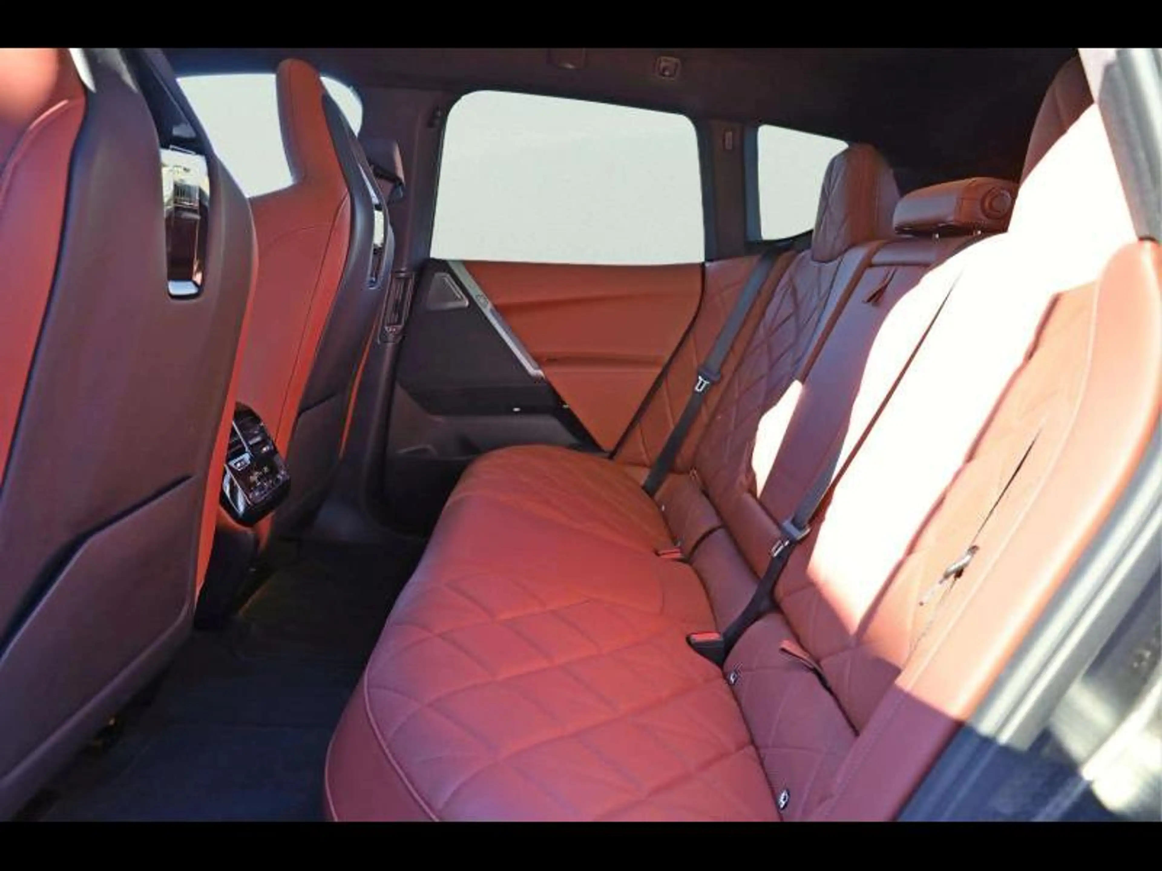 BMW iX xDrive60 - Pack M Sport iX xDrive 60 — photo 10