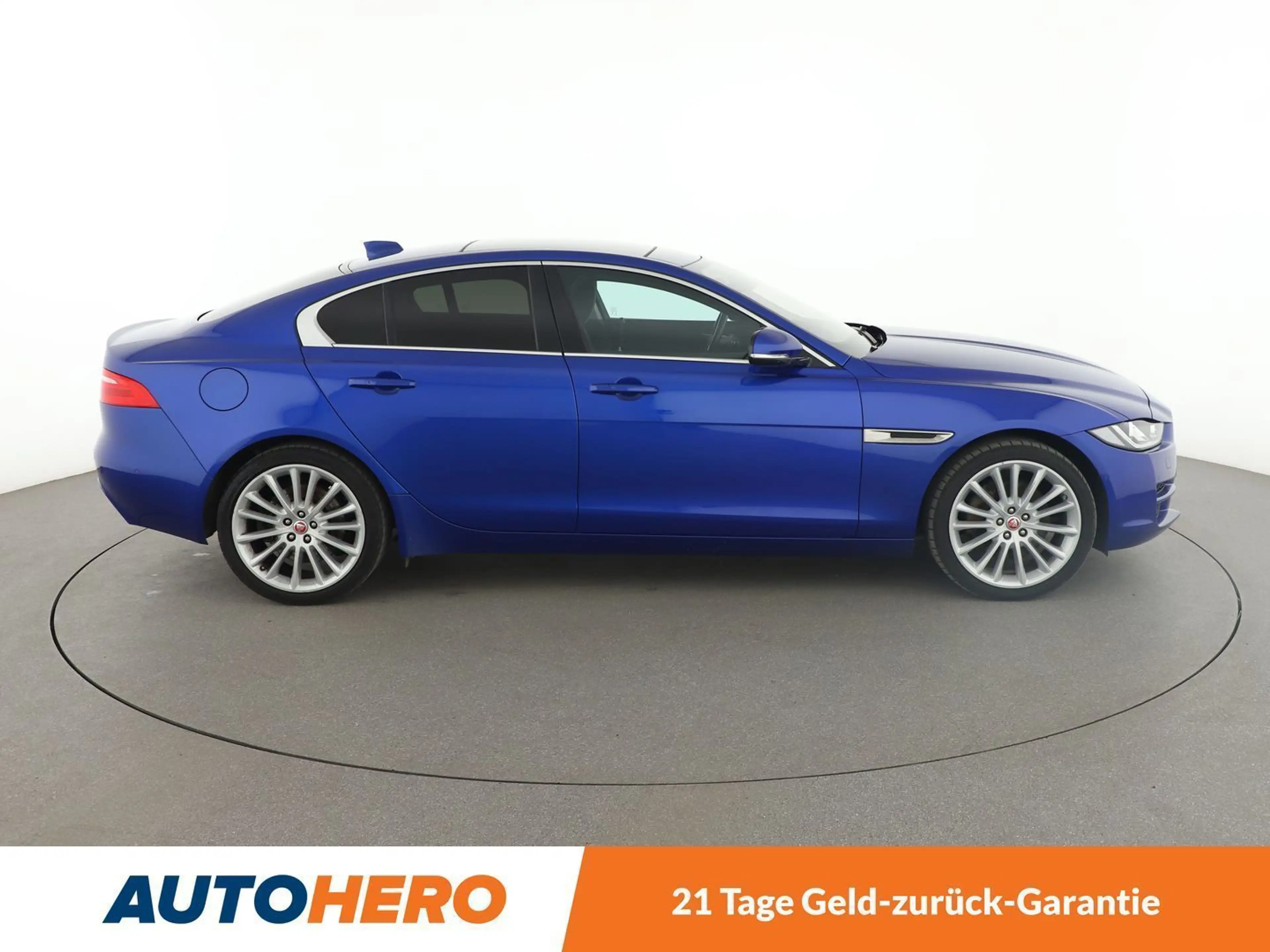 Jaguar XE 20d Portfolio AWD Aut*NAVI*XENON*ACC*CAM*PDC*SHZ* — photo 7