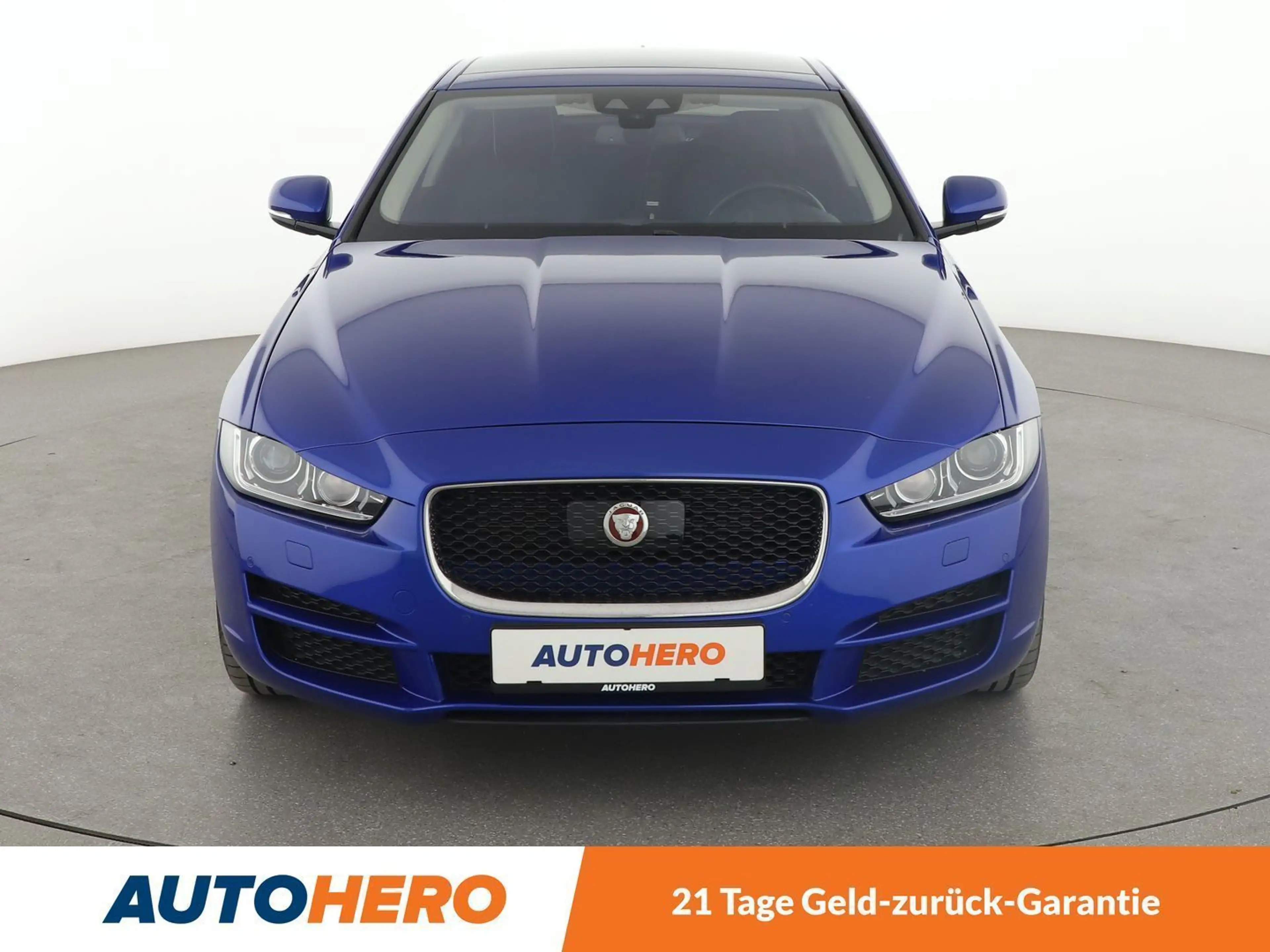 Jaguar XE 20d Portfolio AWD Aut*NAVI*XENON*ACC*CAM*PDC*SHZ* — photo 9