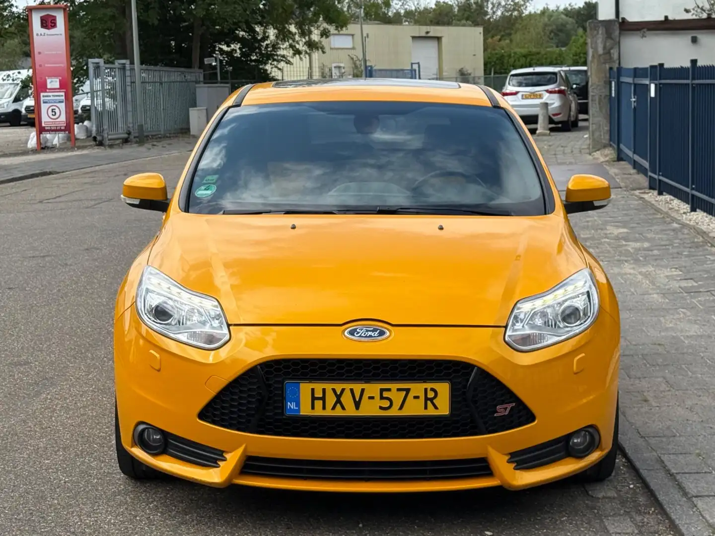 Ford Focus 2.0 EcoBoost ST-2 Oranje - 2
