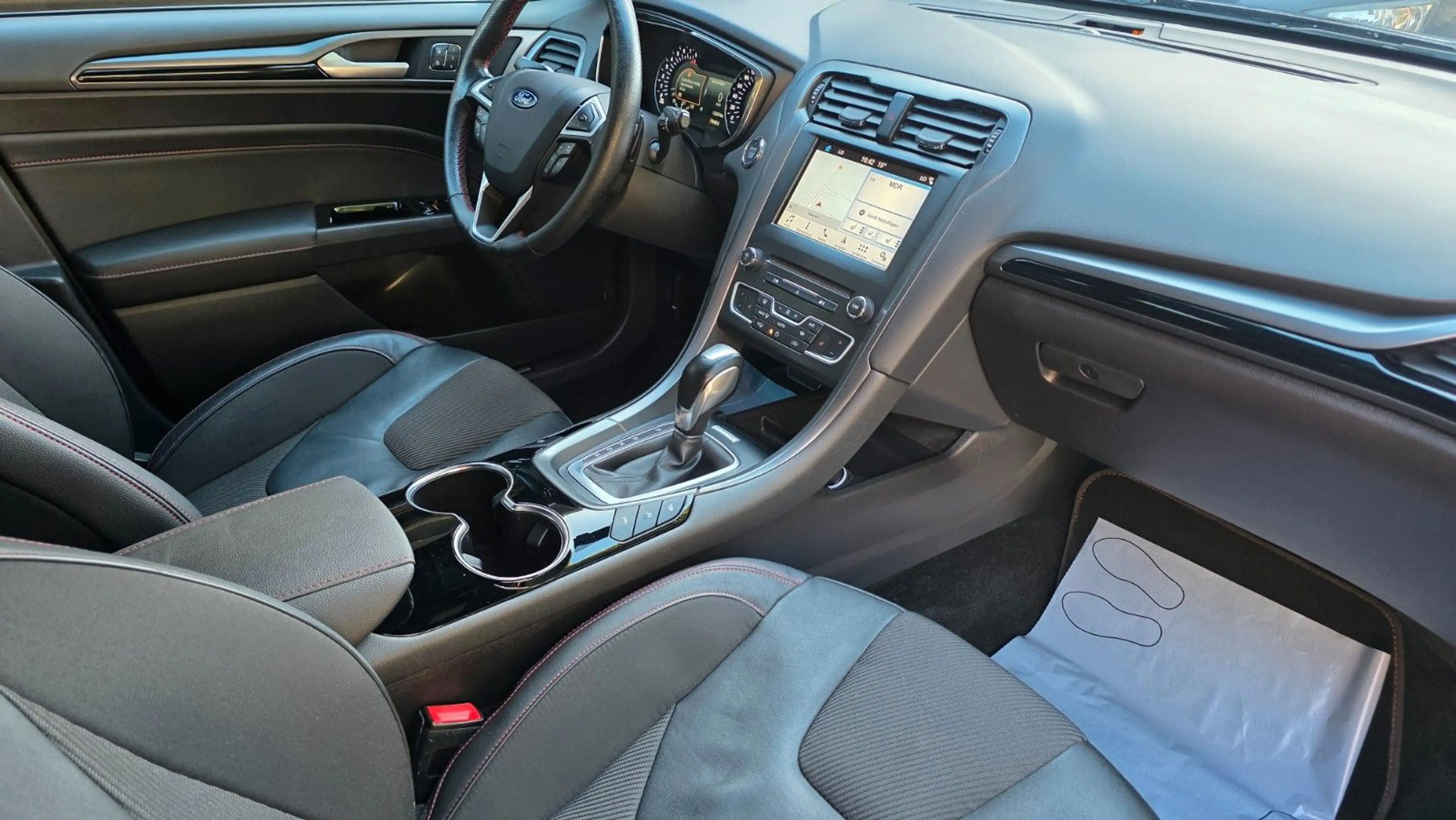 Ford Mondeo Turnier 2.0 EcoBoost ST-Line — photo 11
