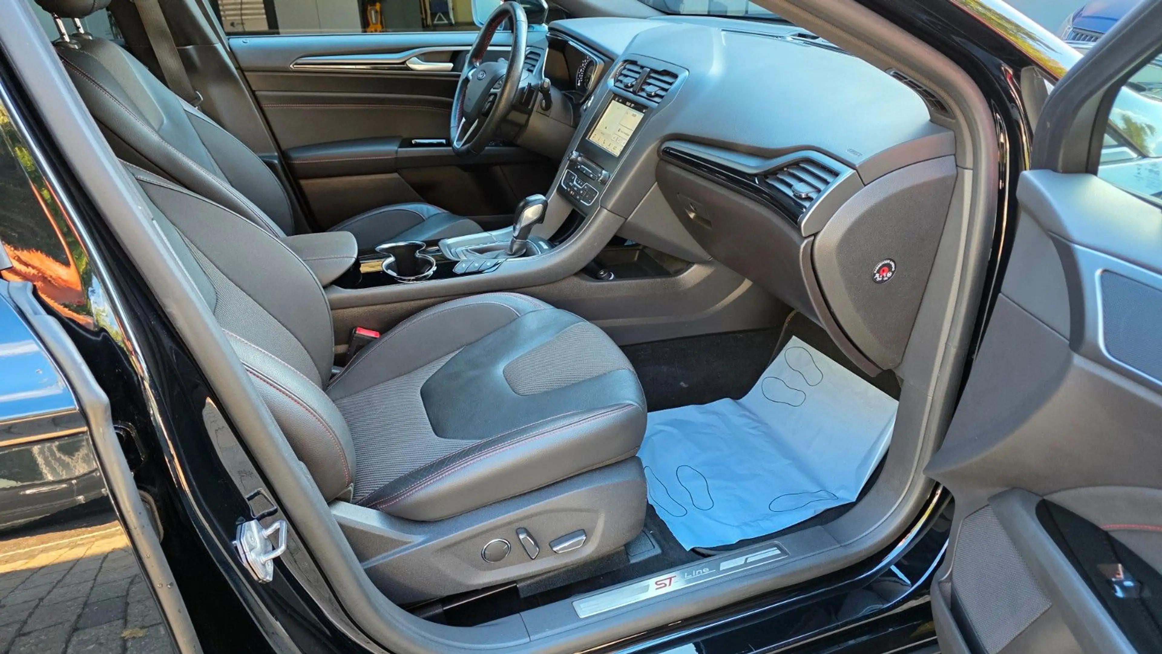 Ford Mondeo Turnier 2.0 EcoBoost ST-Line — photo 10