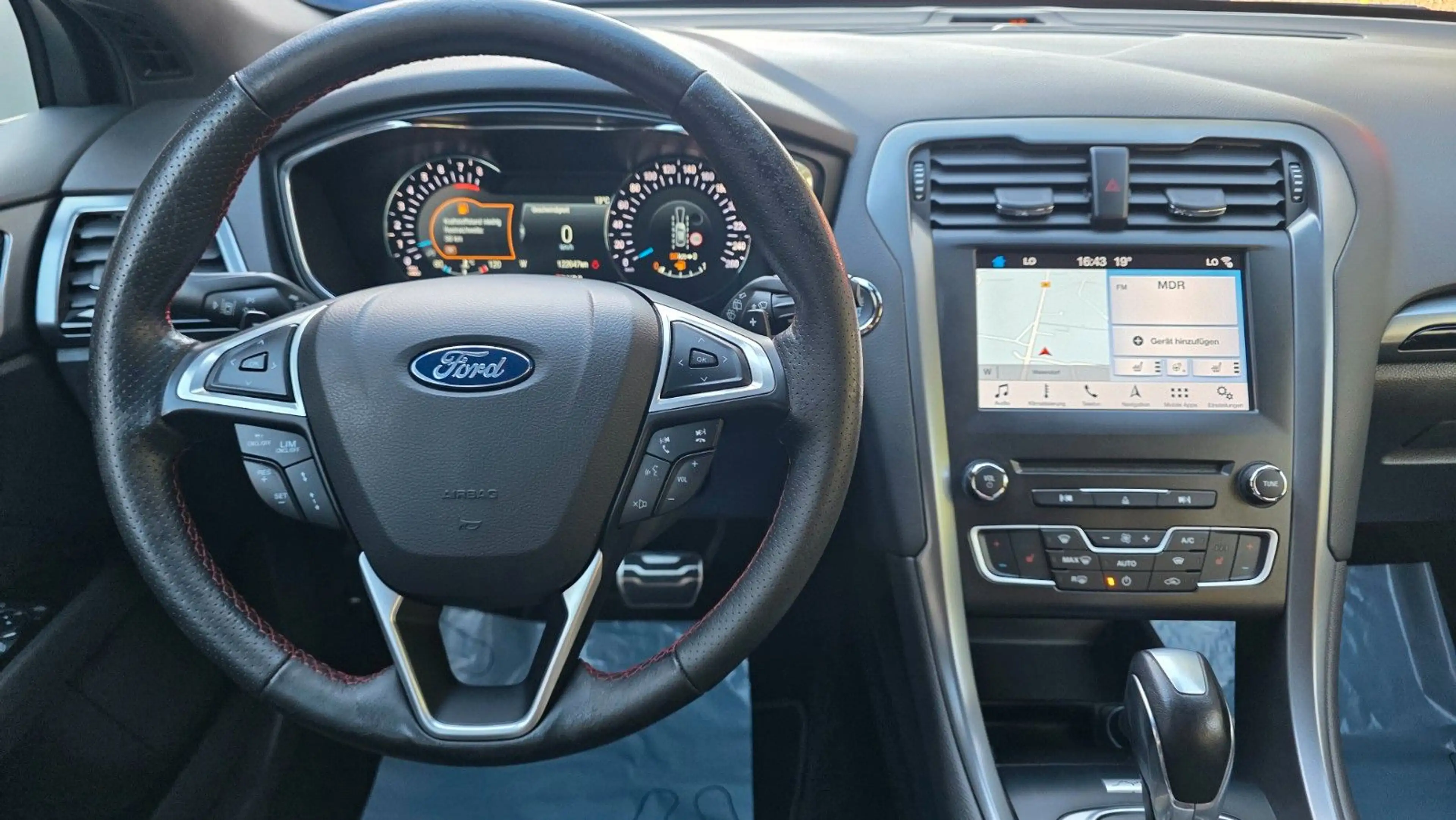 Ford Mondeo Turnier 2.0 EcoBoost ST-Line — photo 14