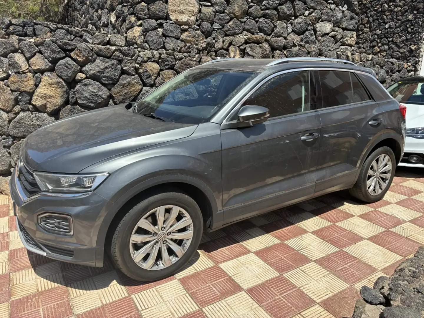 Volkswagen T-Roc 1.5 TSI Advance Style DSG7 Gris - 1