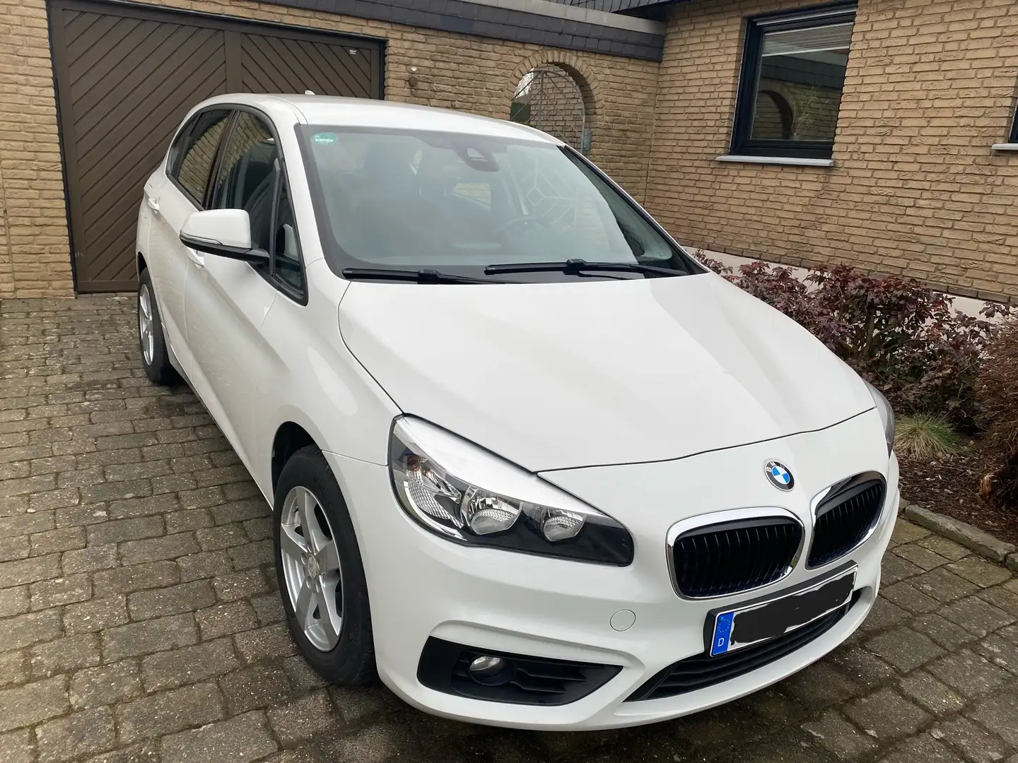 BMW 218 2er Active Tourer 218i Active Tourer White - 1