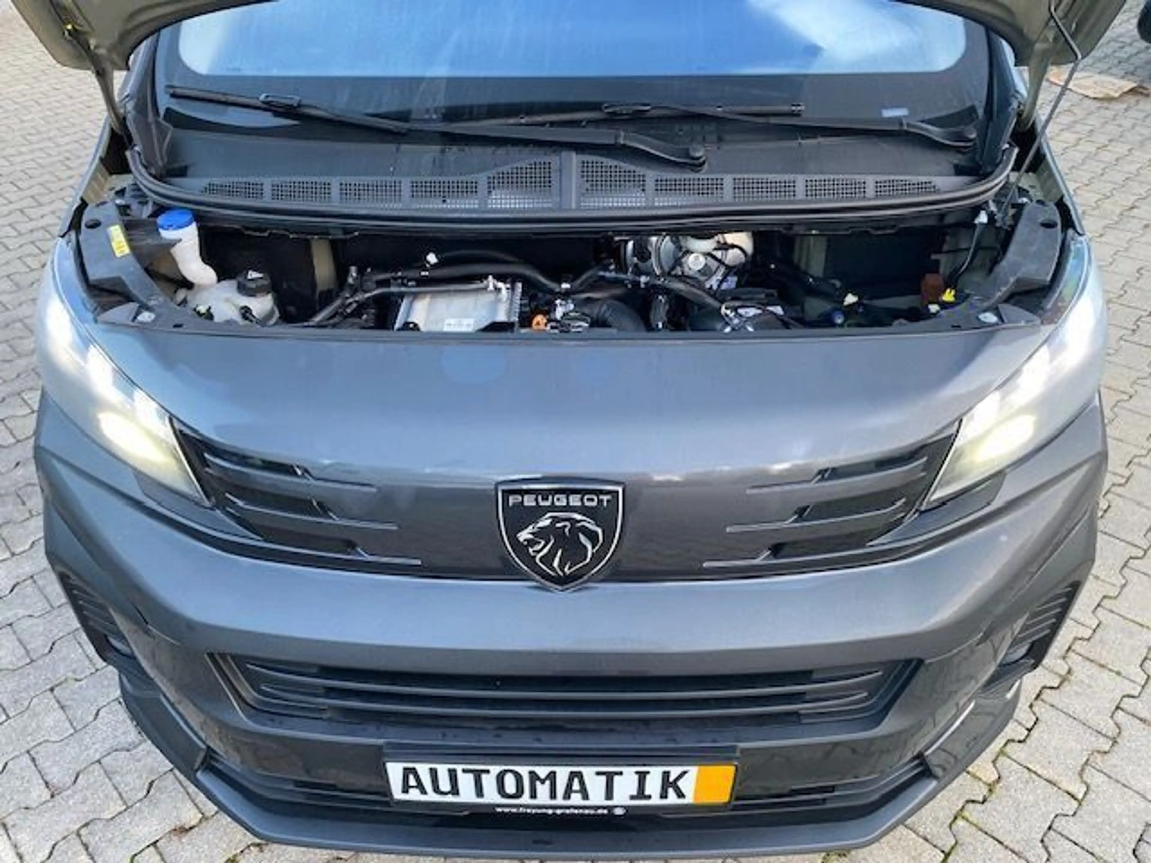 Peugeot Traveller Allure 2,2 7-Sitze M kurz Vollausstatt — photo 10