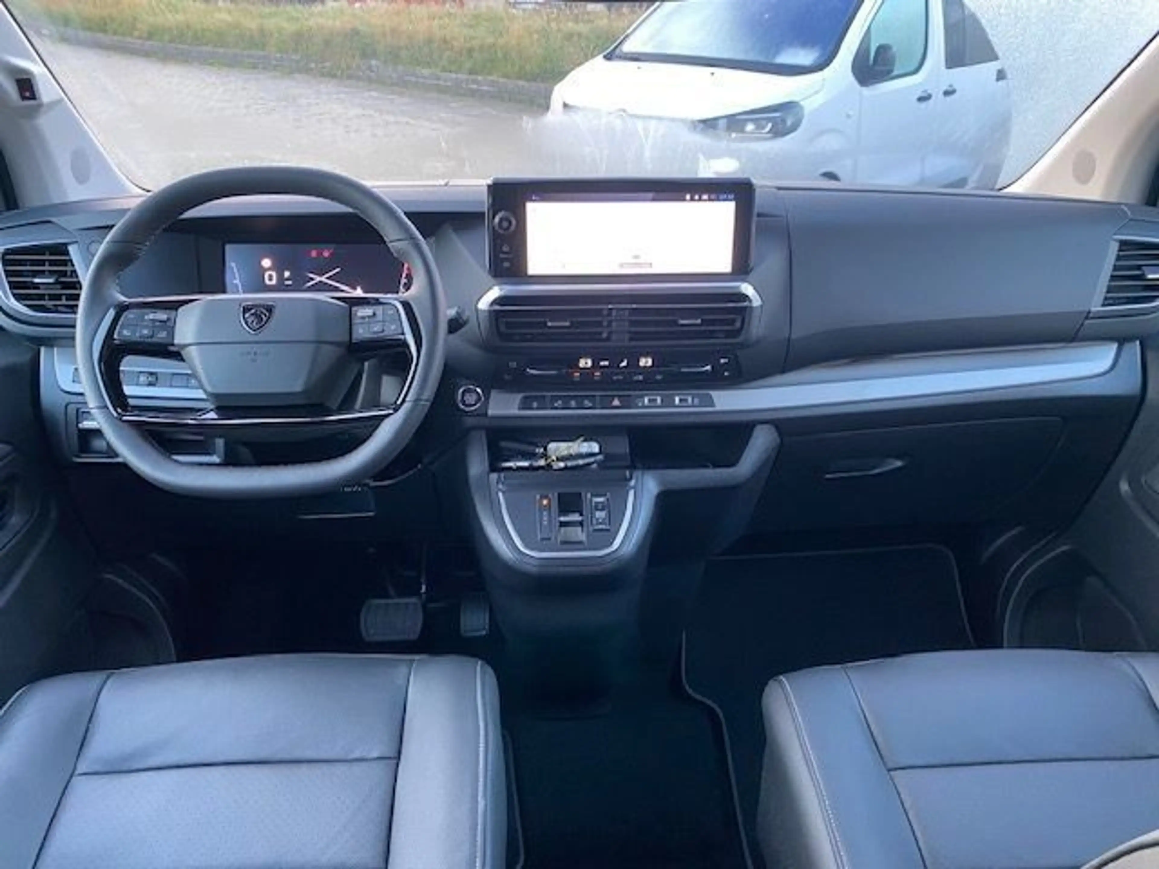 Peugeot Traveller Allure 2,2 7-Sitze M kurz Vollausstatt — photo 13