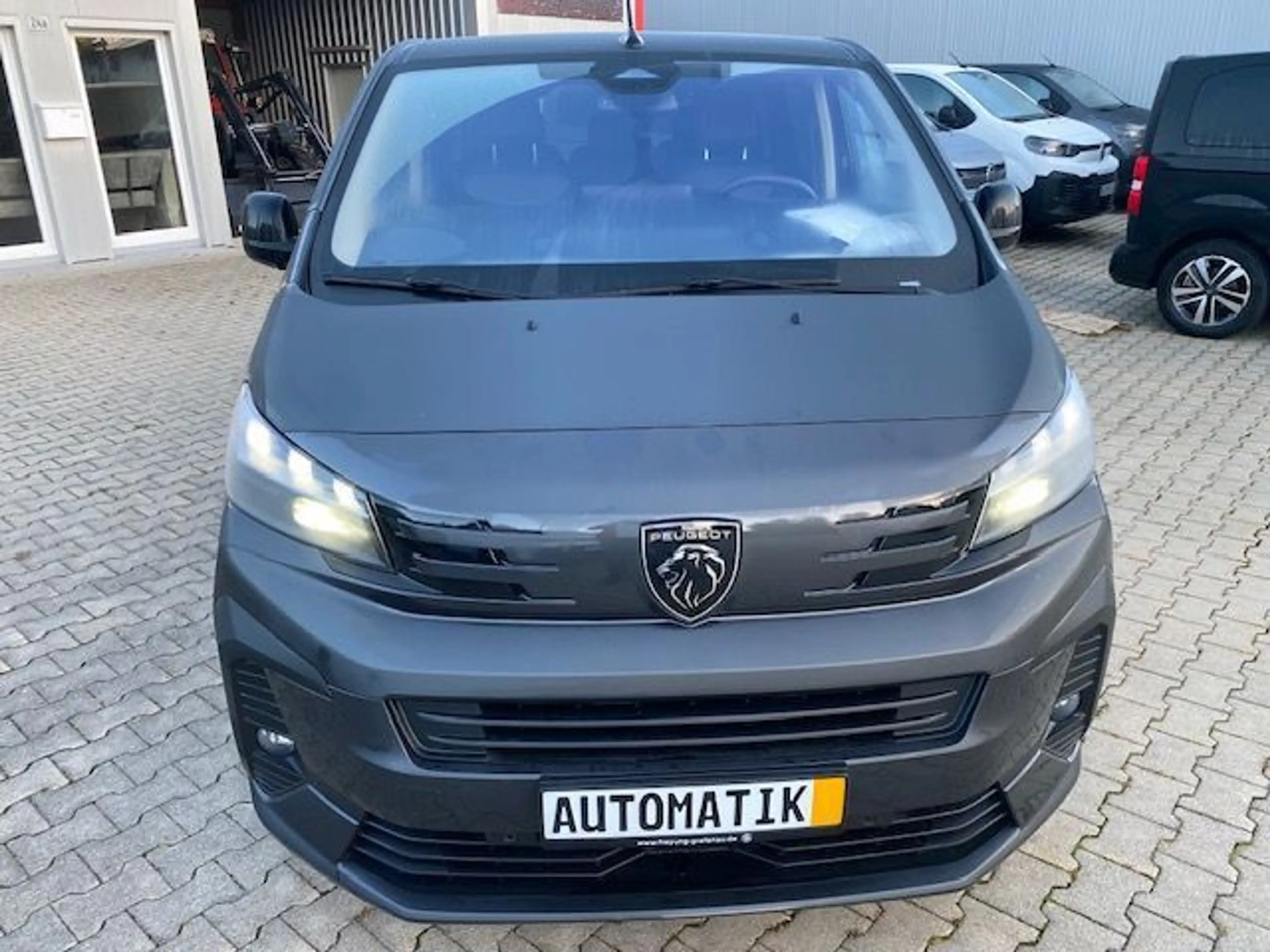 Peugeot Traveller Allure 2,2 7-Sitze M kurz Vollausstatt — photo 9